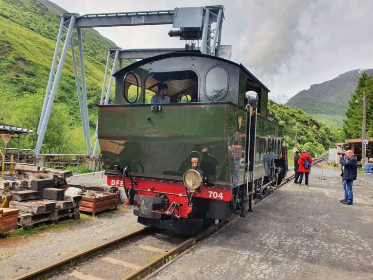 Rückansicht der HG 4/4 704