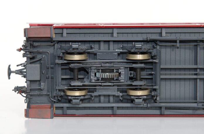 Achse mit Zahnrad vom FO Wagen