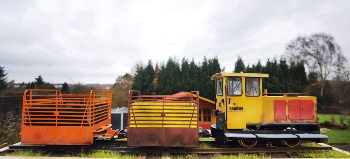 Feldbahnlok + Wagen
