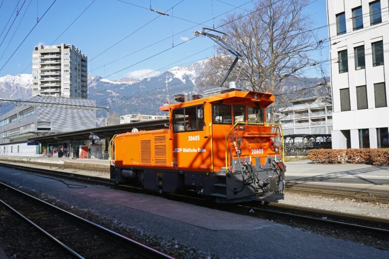 Die Rangierlok wartet am Bahnhof Landquart auf Ihren nächsten Einsatz