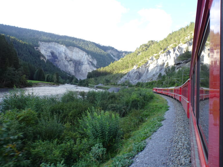 Fahrt durch die Rheinschlucht