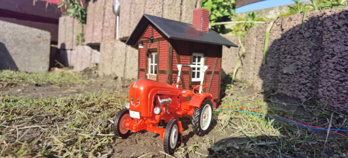 Porsche Junior 108 Traktormodell (1:24)